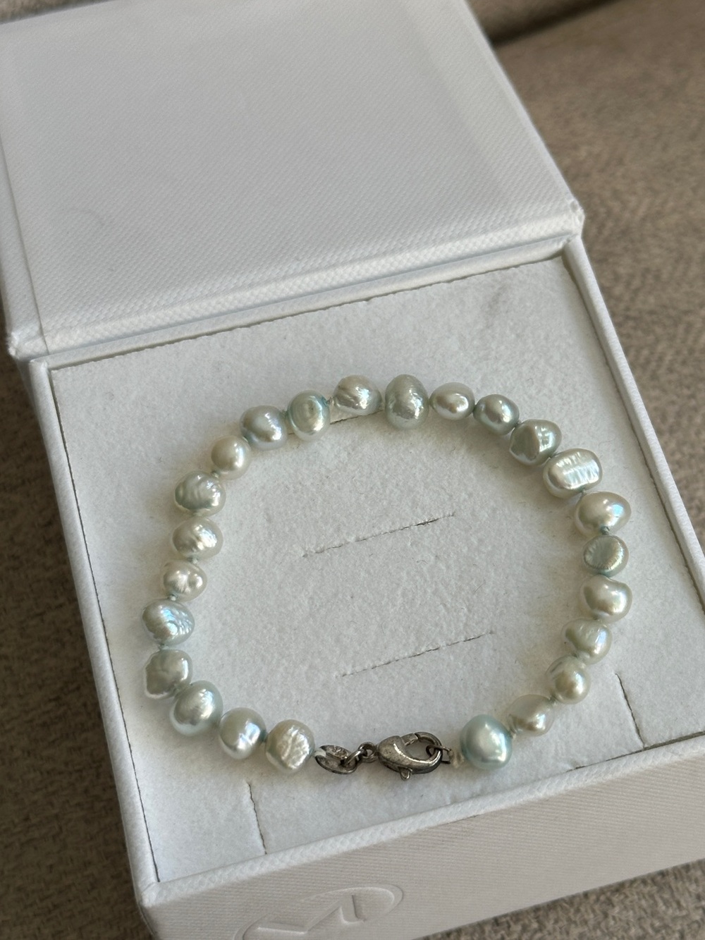 Light blue pearl bracelet